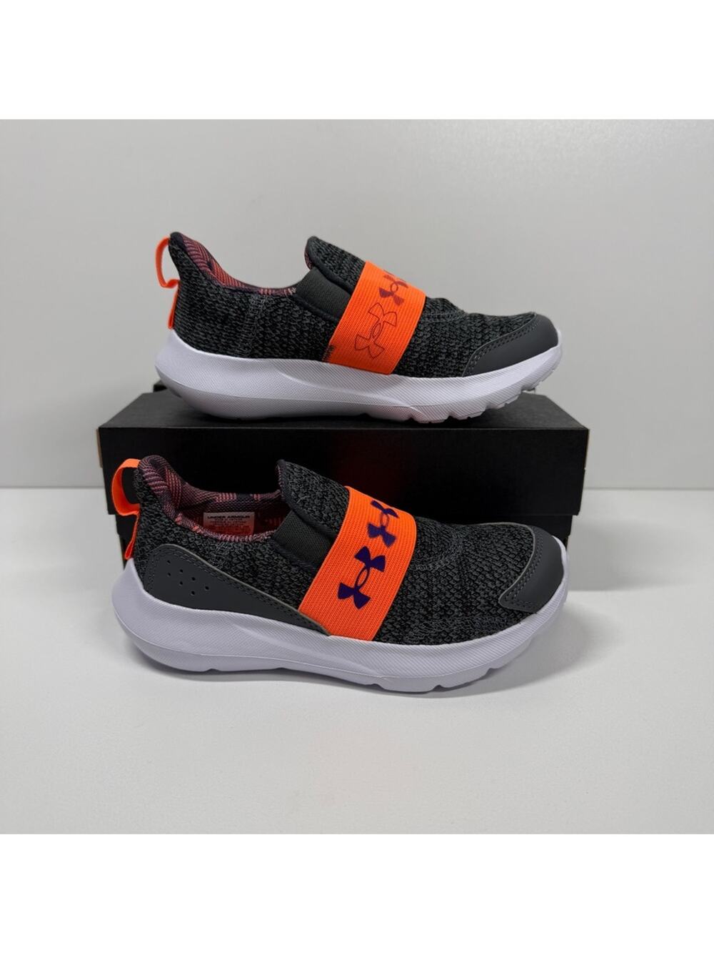 NIB • Kid's Under Armour Surge 3 Slip Size: 13Y